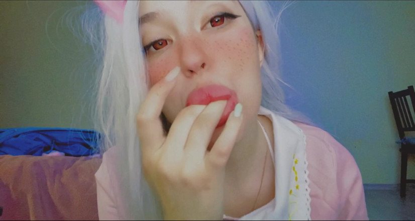 Bambietta Valentain: Ateşli anime kız güzel parmaklarını emiyor