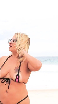 С Micro Bikini в Рио-Бич