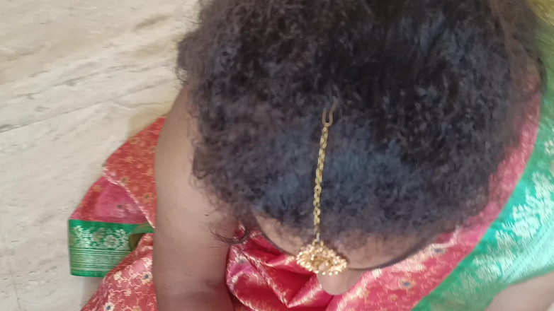 Laxi ammu: Saree draagt huisvrouw