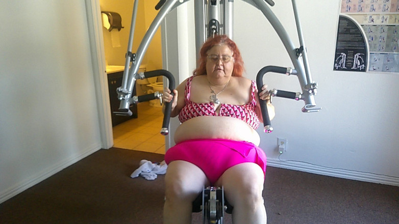 BBW nurse Vicki adventures with friends: Big Beauty Nurse Vicki Is Exercising in the Gym Part 1