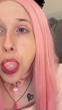 Brattige Bubblegum-schlampe Bläst Blasen