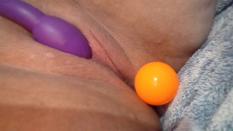 Cumalot4039: Ping pong ball nella figa