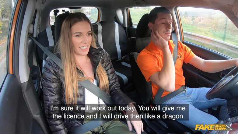 Fake Driving School: Neukpartij op de achterbank na pech