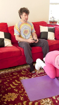 Schwangere stiefschwester wird im wohnzimmer gefickt