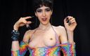 Rebecca Diamante Erotic Femdom: छोटे स्तन और लंबे नाखून आपके दिमाग को सम्मैथुन करने के लिए