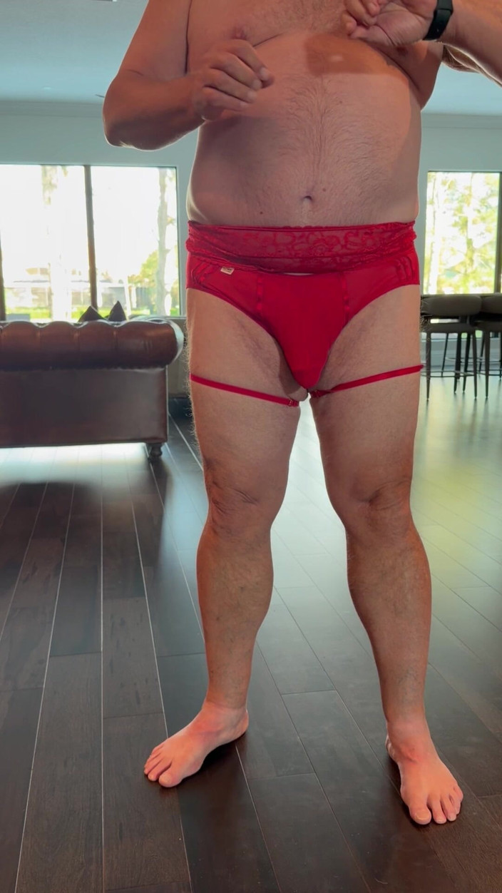 GottaLuvBB: Quần lót và garter bà già màu đỏ