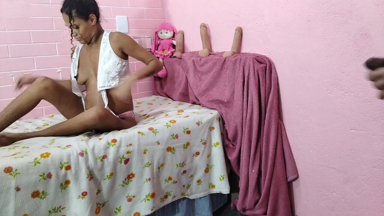 Bebes vagabundas: La mia figliastra arrapata finisce per chiamarmi "amore" e mi chiede...