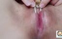 Little Jolie Roux: Close-up poesje - wattenstaafje - extreem orgasme!