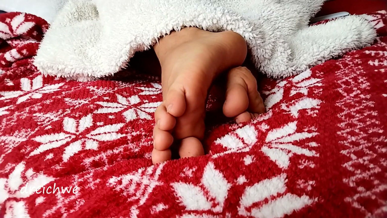 Dreichwe: Beautiful Feet for Your Favorite Fetish