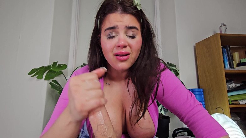 LuciaLatinaGomez: Super înghițire de spermă haotică - cerșind să fie folosit