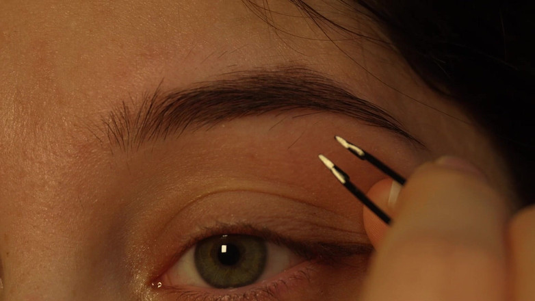 AmayaMori: Je vais me labourer les sourcils de près avec une...