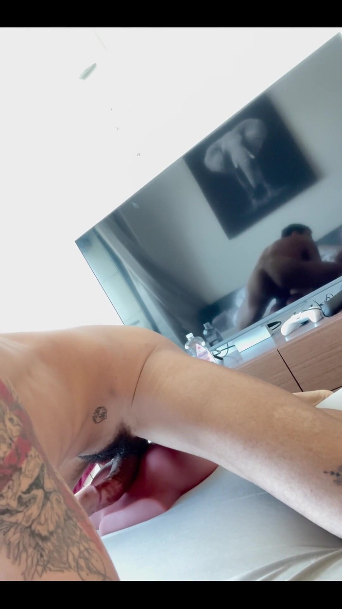 arabeputo: Моя іграшка ледве могла прийняти це, тому що мій член зайшов так глибоко