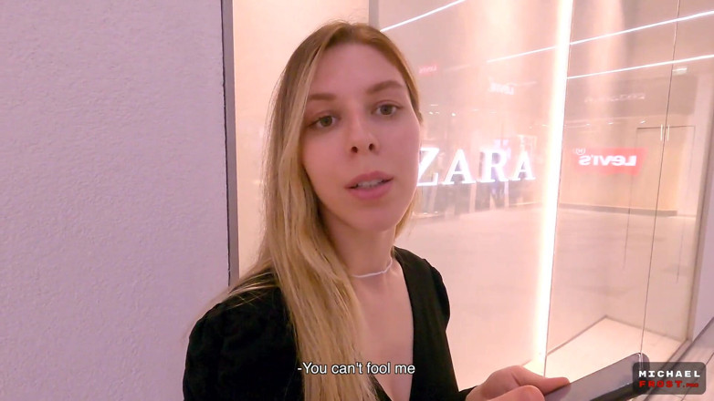 Milfetta: Smůla zlodějka šuká na záchodě v obchodě - riskantní sex - POV