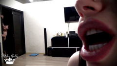 Goddess Misha Goldy: Bohyně větrů kouří ze svých velkých rtů obrovská tornáda a...