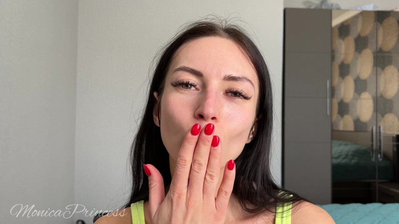 Princess Monica: Des fesses gonflées éclatent