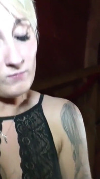 Heiße bukkake-party mit teen bella und Sunny Sun im swingerclub