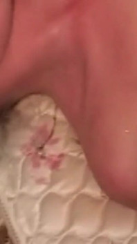 Gangbang Dengan MILF Berambut Perang - Keras Double Fucked Dan Merangkap Ditelan