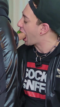 Heiße kleidung macht uns geil, also fülle ich meinen sub mit meinem sperma