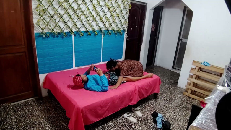 NEGRITA SEXY: Wanita matang menggunakan seorang lelaki untuk keseronokannya dan merakam pita...