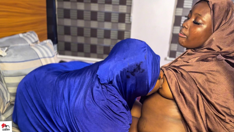 Magiksex1: Olgun Arap üvey anne üvey kızının eski amına dokunmasına izin veriyor