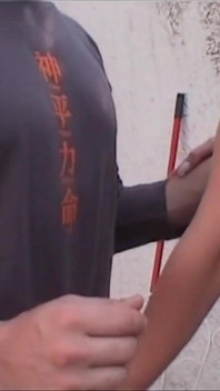 Vintage fantastique, une MILF blonde à forte poitrine se fait enculer et éjaculer dans la bouche par une énorme bite bien dure