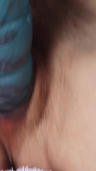 Dildo besar dalam pepek berbulu saya