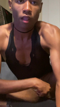 Per i pantaloni di Masc che guarda dominare i versi femminuccia