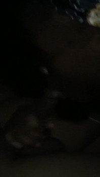 饥渴的非洲少女在我高潮的时候偷偷溜进我的房间，给我邋遢的头