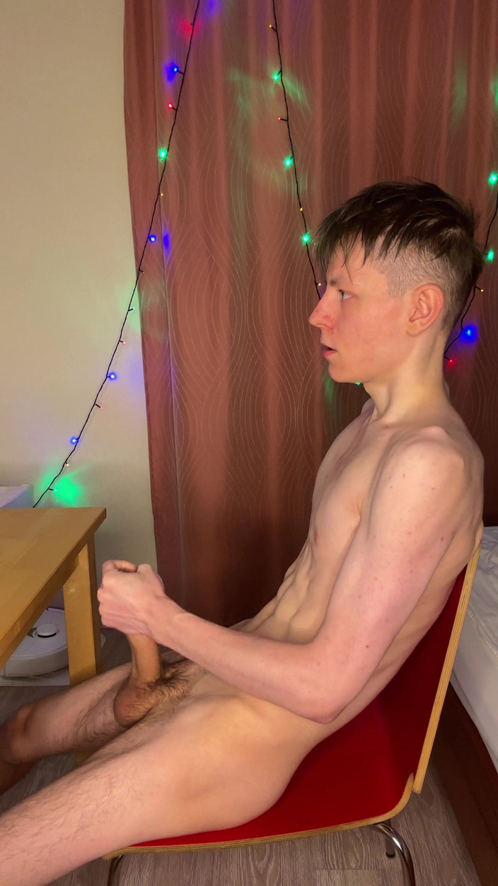 Morflot24: Membayangkan sahabatku bikin cowok kembar ini muncrat banyak banget