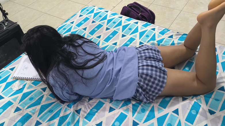 NEGRITA SEXY: Öğrenci üvey annesinin evinde ev ödevi yapıyor ve sonra narin ve gizemli...