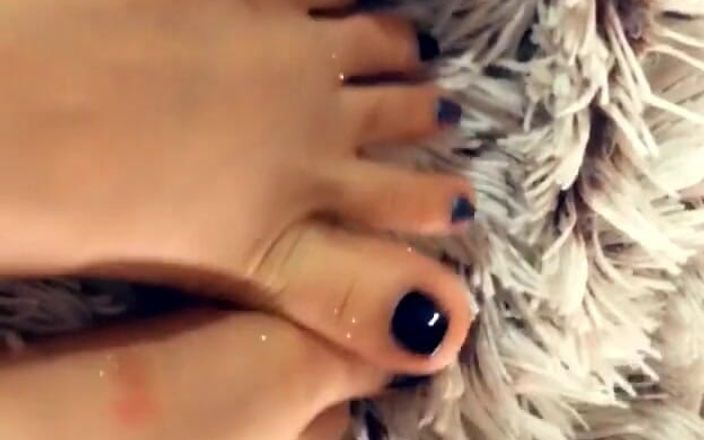 Goddess Misha Goldy: Cute Little Toes Wiggling for My Foot Freaks Kiss Them!