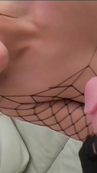 Sexy loira gata Robin Truelove leva uma grande bolas de pau branco fundo para um facial bagunçado