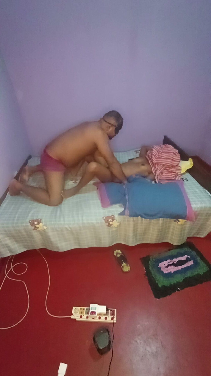 FriendlyWonder22: Bunking Class for a Secret Hotel Rendezvous