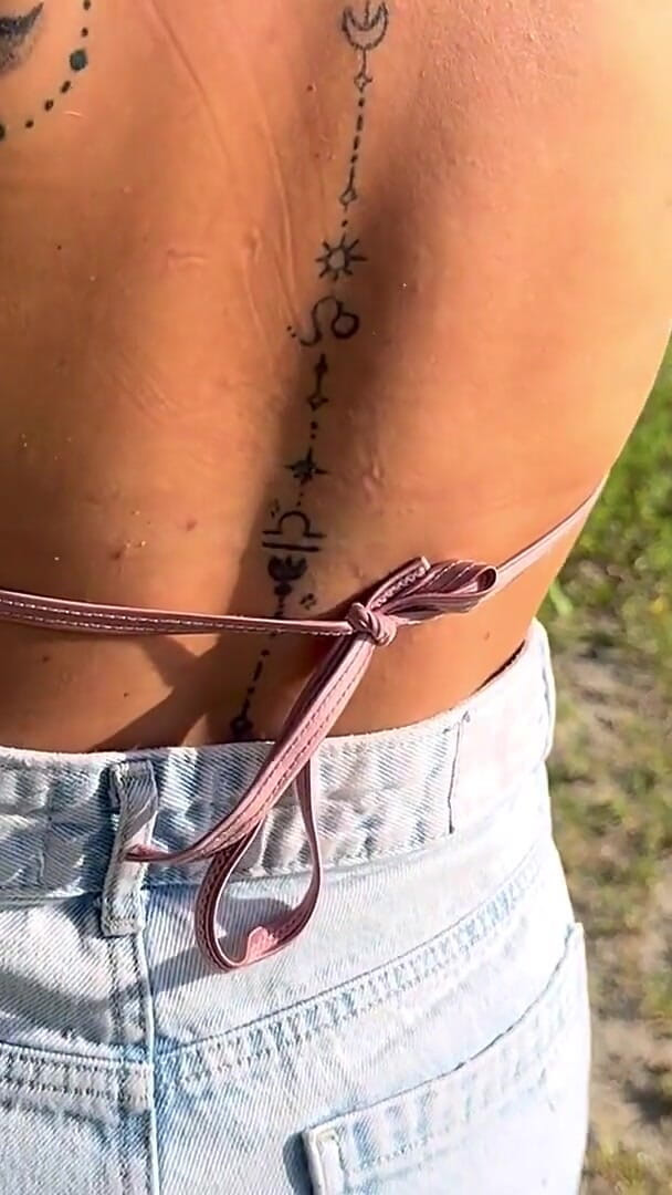 effeemme1: Una Pareja Italiana Empezó a Follar Cerca De Una Playa...