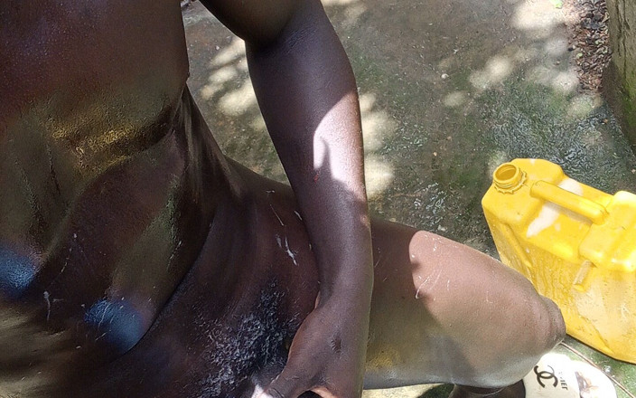 Hongi: Mature Hard Black Dick Gets Real Shower