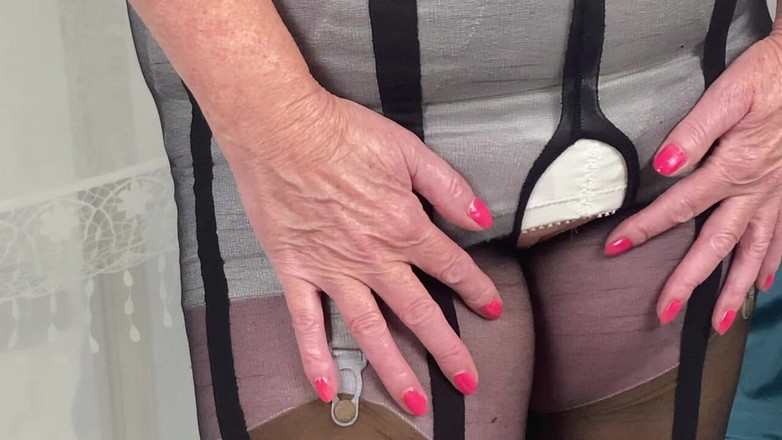 Aunty Sandra vintage girdle queen: La Tatie Sandra Et La Vieille Corsalette Sexy