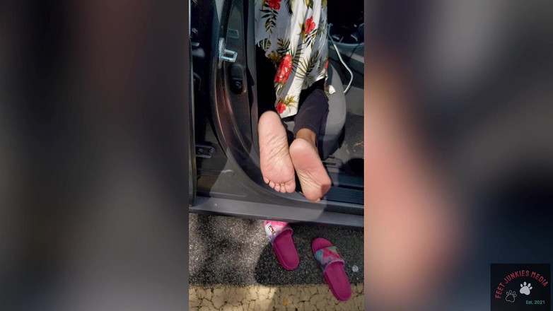 Foot Patrol: Mz 泽西的 Danity phat 多汁的高跟鞋和脚底玩