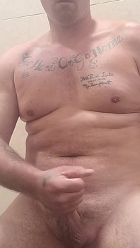 Un armăsar sexy se mângâie solo