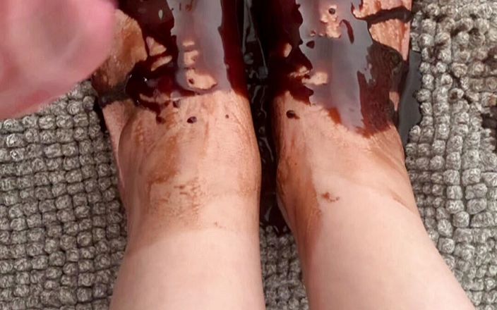 Foot fetish fashion: चॉकलेट के साथ पैरों की मालिश, भाग 2/2