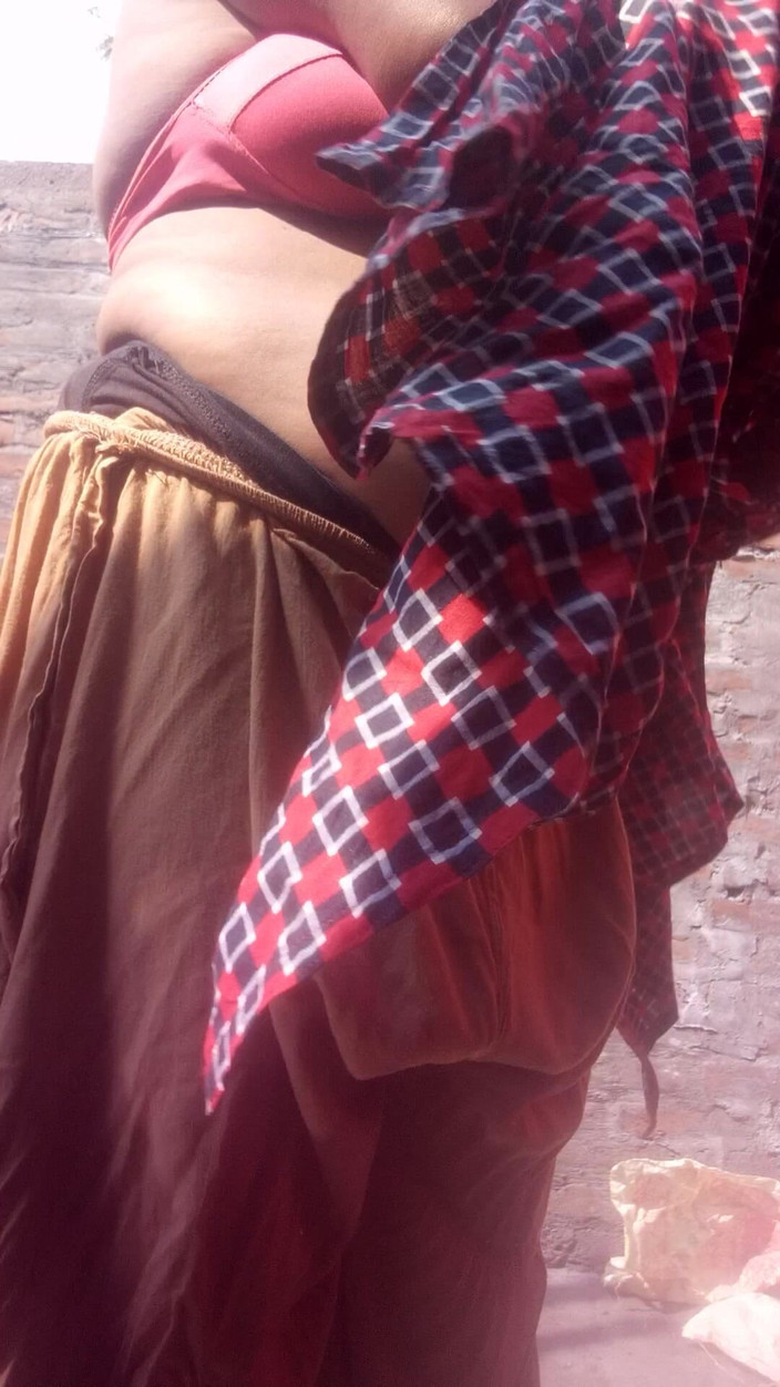 Sadia vabi: सुंदर कॉलेज गर्ल अपनी चूत में फिंगरिंग कर रही है