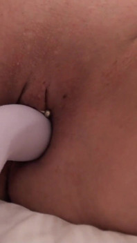 Hraní na posteli s mojí sexuální hračkou