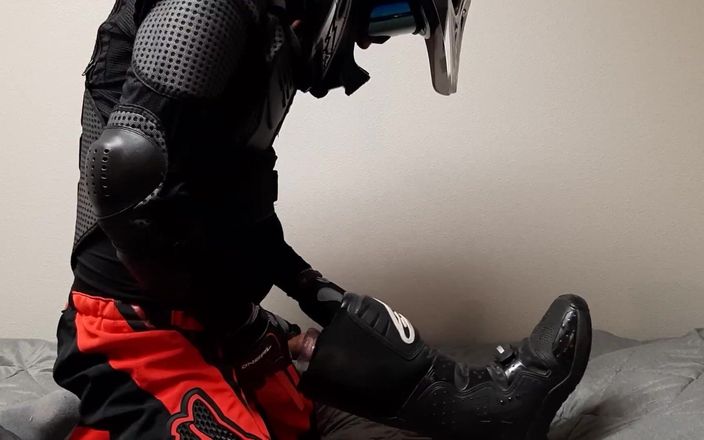 GearFX: Mx gear fickt fleshlight im stiefel