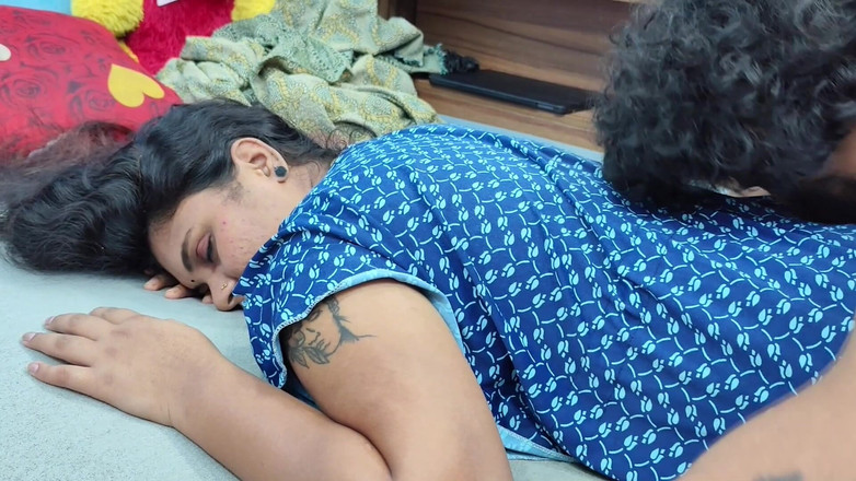 Vaishnavysharunraj: Mallu Couple Hot Nighty Fuck and Lip Lock Romance in...