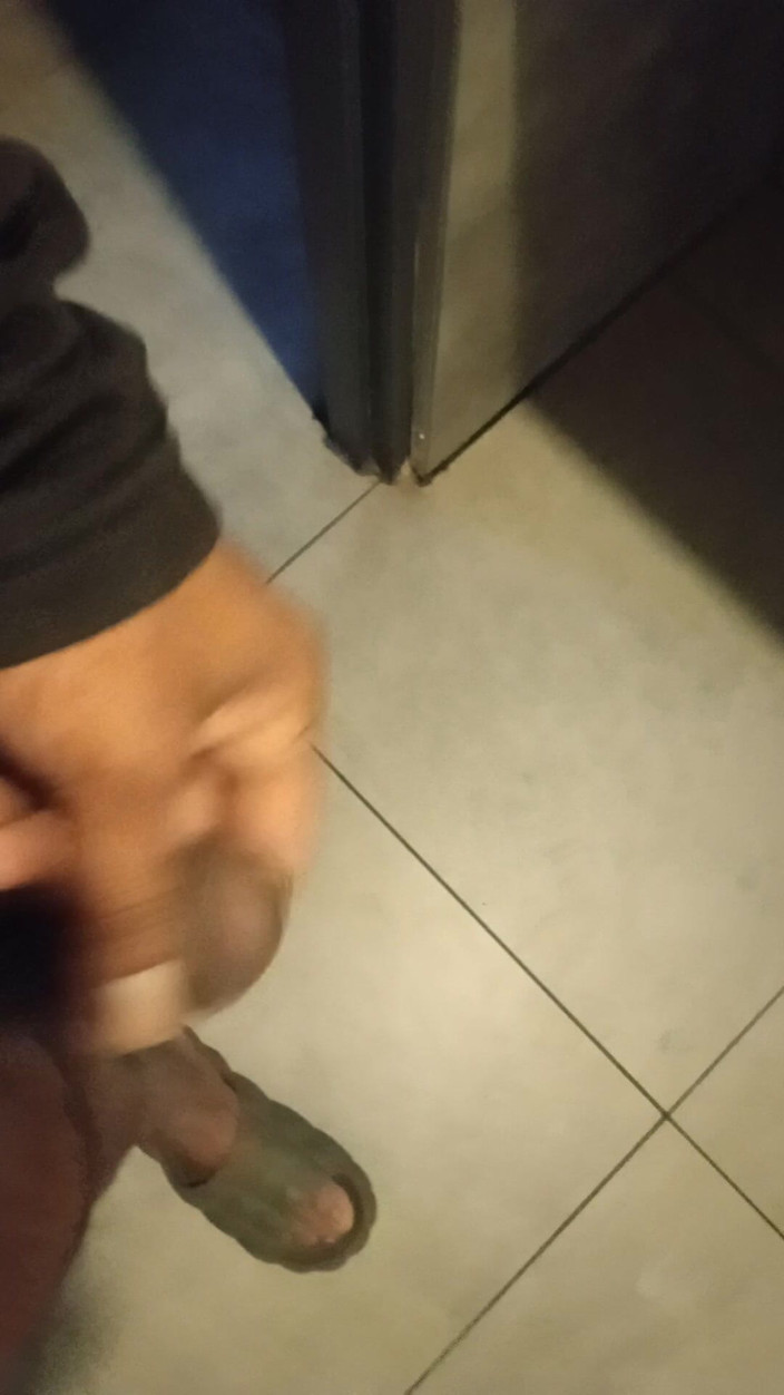 Kejken87: 撒尿后撸撸