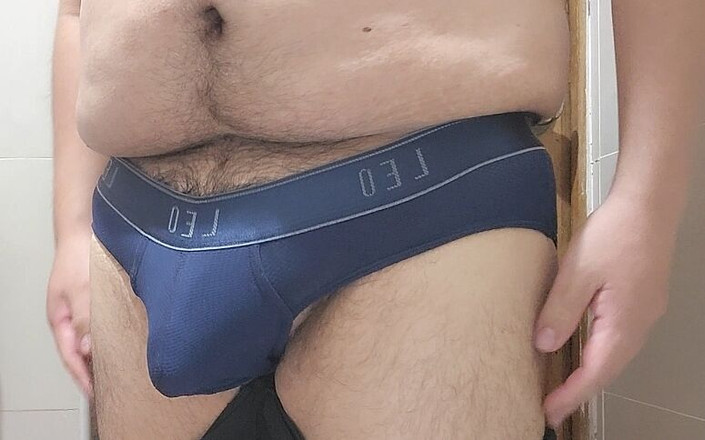 Benja789: 화장실에서 따먹히는 육덕 거유녀