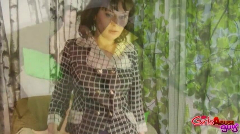 GirlsAbuseGuys: Бойфренда возбудили