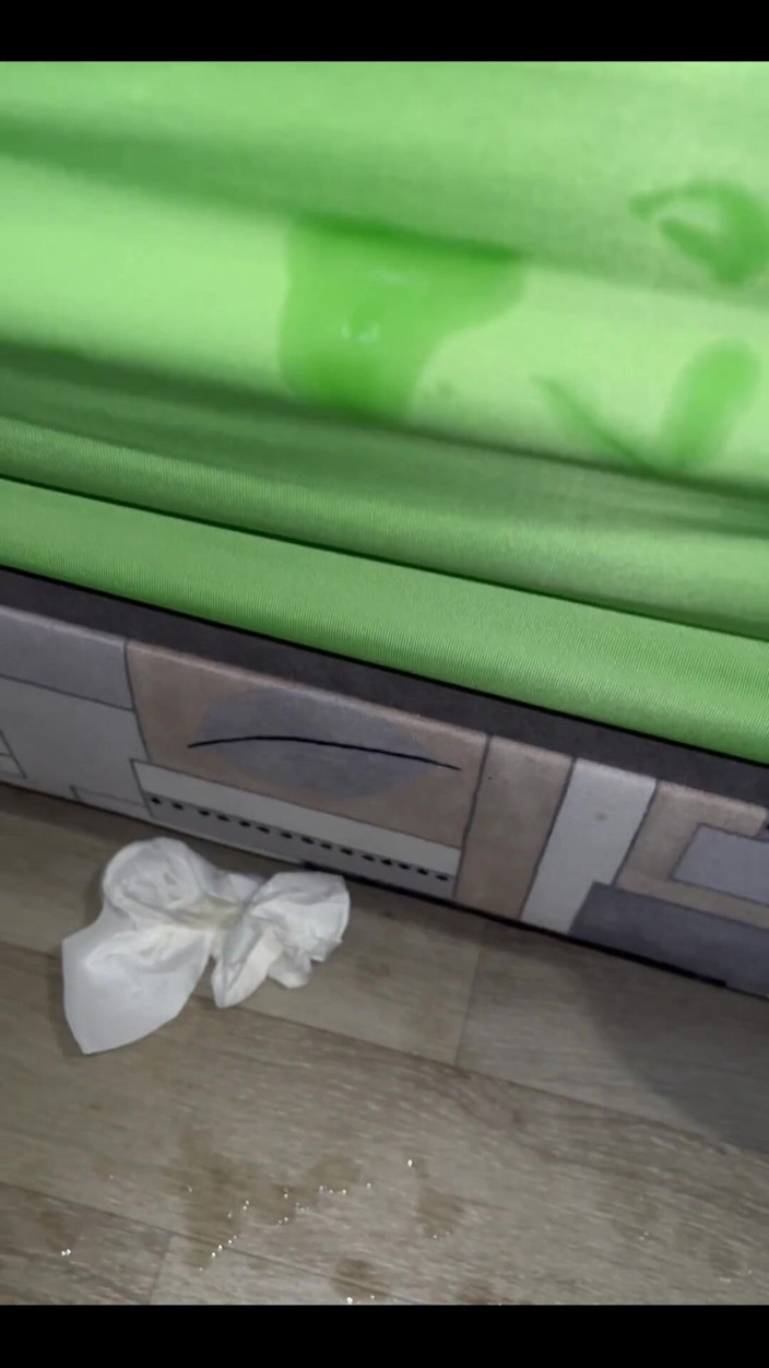 Johnny69227: Masturbandosi a Tarda Notte. Giocattoli E Piacere