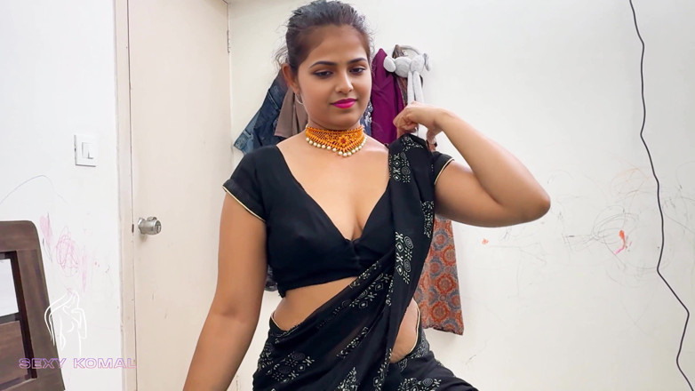 Sexy Komal: When Komal's Cupboard Was Not Opening, the Neighbor Came to...