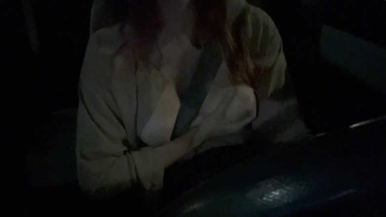Artemisia Love: Artemisia Love Night Ride în mașină care se expun sfârcurile cu țâțe...