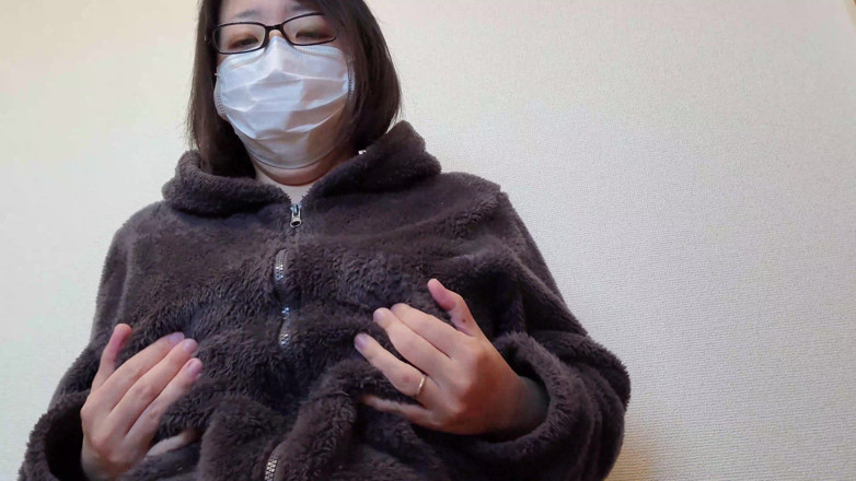 aika: Donna sposata si eccita masturbandosi mettendo in mostra